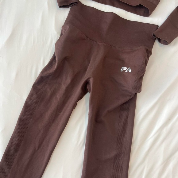 Brow Activewear Set - Picture 3 of 4